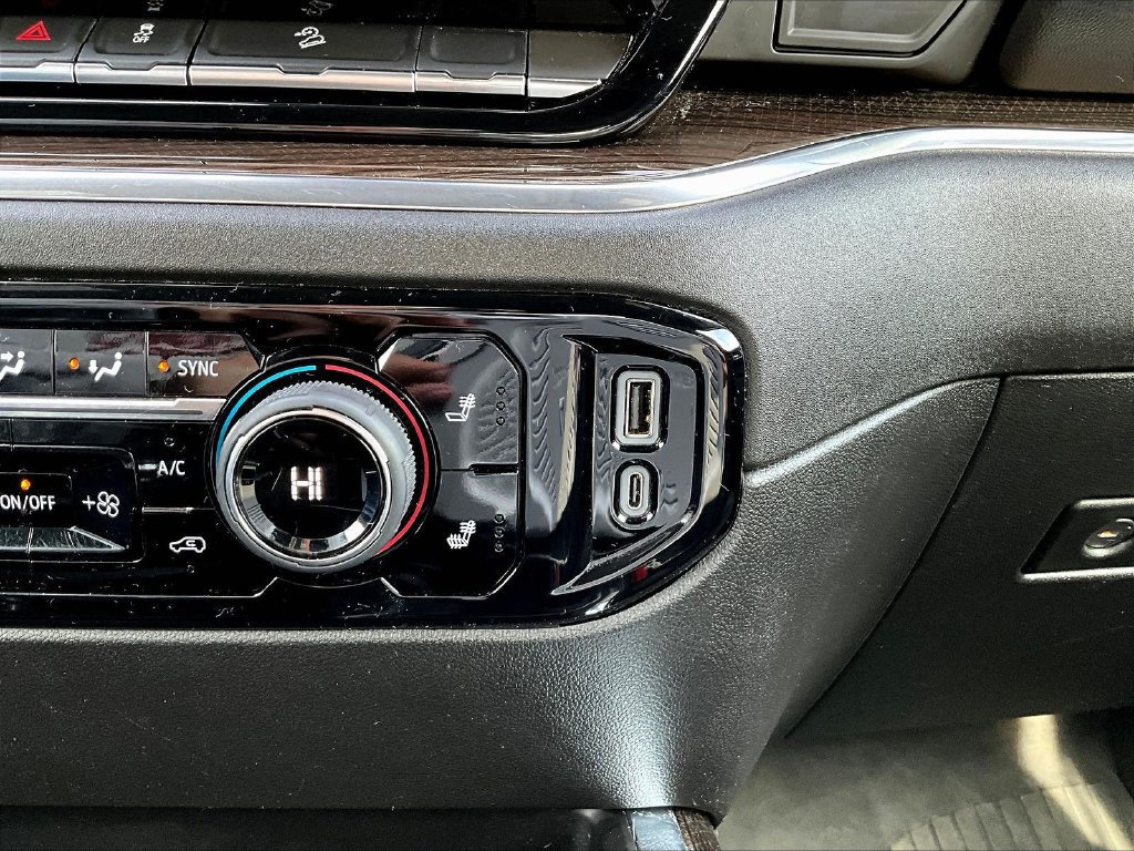 Used 2023 Chevrolet Silverado 1500 LT AWD/4WD image 19
