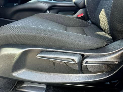 Used 2025 Honda HR-V LX image 12