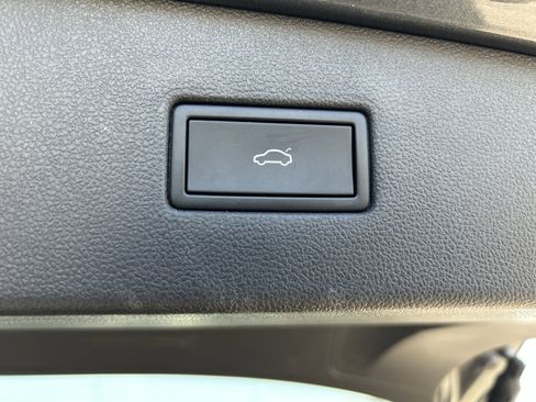 Certified 2024 Volkswagen Tiguan SE image 28