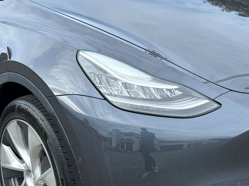 Used 2020 Tesla Model Y Long Range image 10