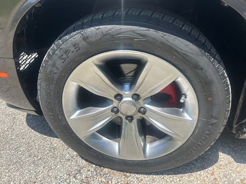 Used 2015 Dodge Challenger SXT RWD image 21