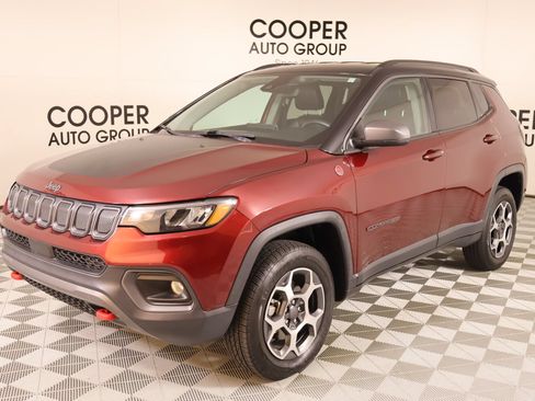 Used 2022 Jeep Compass Trailhawk w/ Trailhawk Convenience Group AWD/4WD image 9
