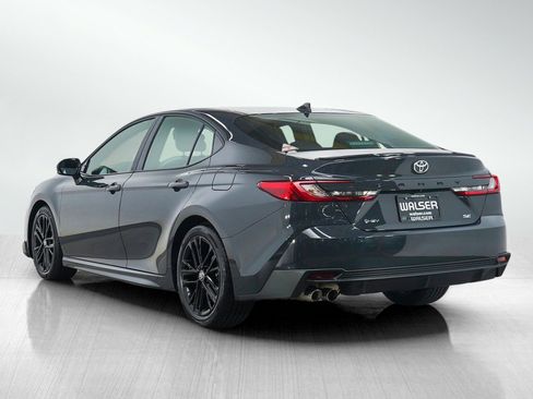 Used 2025 Toyota Camry SE image 3