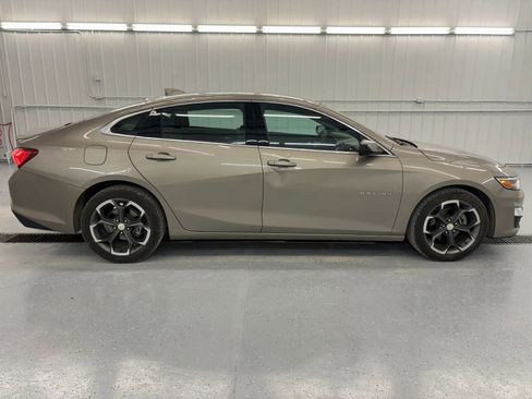 Used 2022 Chevrolet Malibu LT FWD image 2