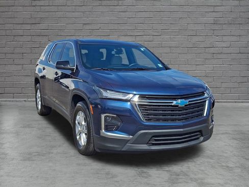 Used 2022 Chevrolet Traverse LS FWD image 2