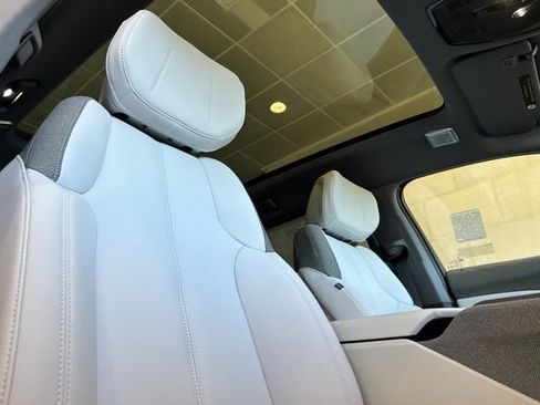 New 2026 Cadillac Optiq Sport 1 w/ LPO, Floor Liner Package AWD/4WD image 17