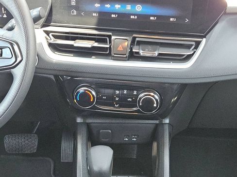 Used 2025 Chevrolet TrailBlazer LT AWD/4WD image 21