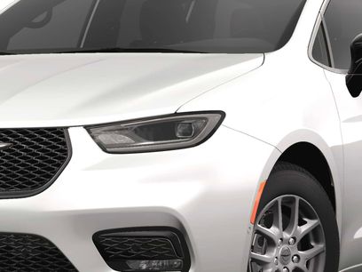 New 2025 Chrysler Pacifica Select