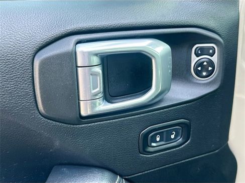 Used 2022 Jeep Wrangler Unlimited Sahara w/ Cold Weather Group image 18