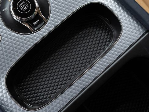 Certified 2025 Bentley Bentayga Extended Wheelbase image 35