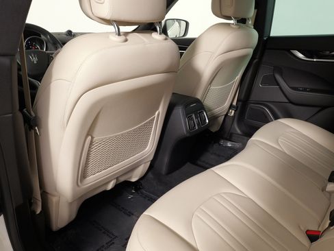 Used 2018 Maserati Levante image 35