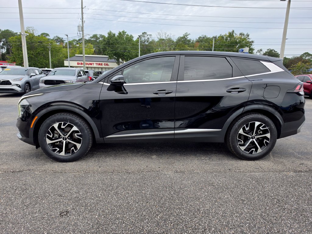 Used 2024 Kia Sportage EX FWD image 2