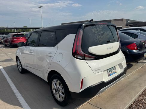Used 2024 Kia Soul S FWD image 3