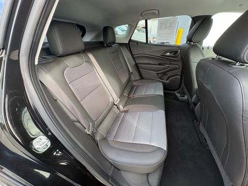 Used 2025 Chevrolet Trax LT w/ LT Convenience Package image 27