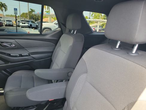 Used 2023 Chevrolet Traverse LT FWD image 10