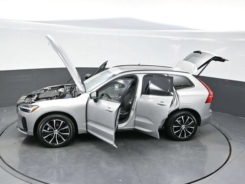 Used 2025 Volvo XC60 B5 Plus AWD/4WD image 41