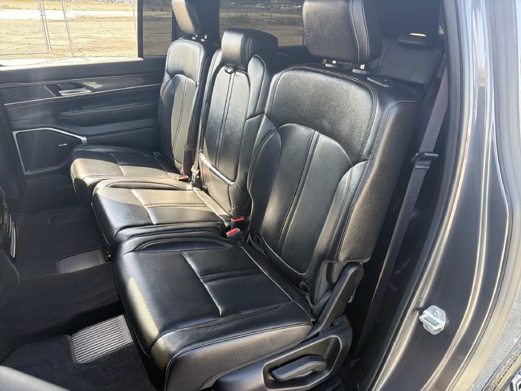 Used 2024 Jeep Wagoneer L 2WD w/ Premium Group I image 26