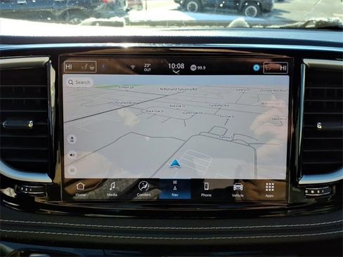 Used 2025 Chrysler Pacifica Limited image 15