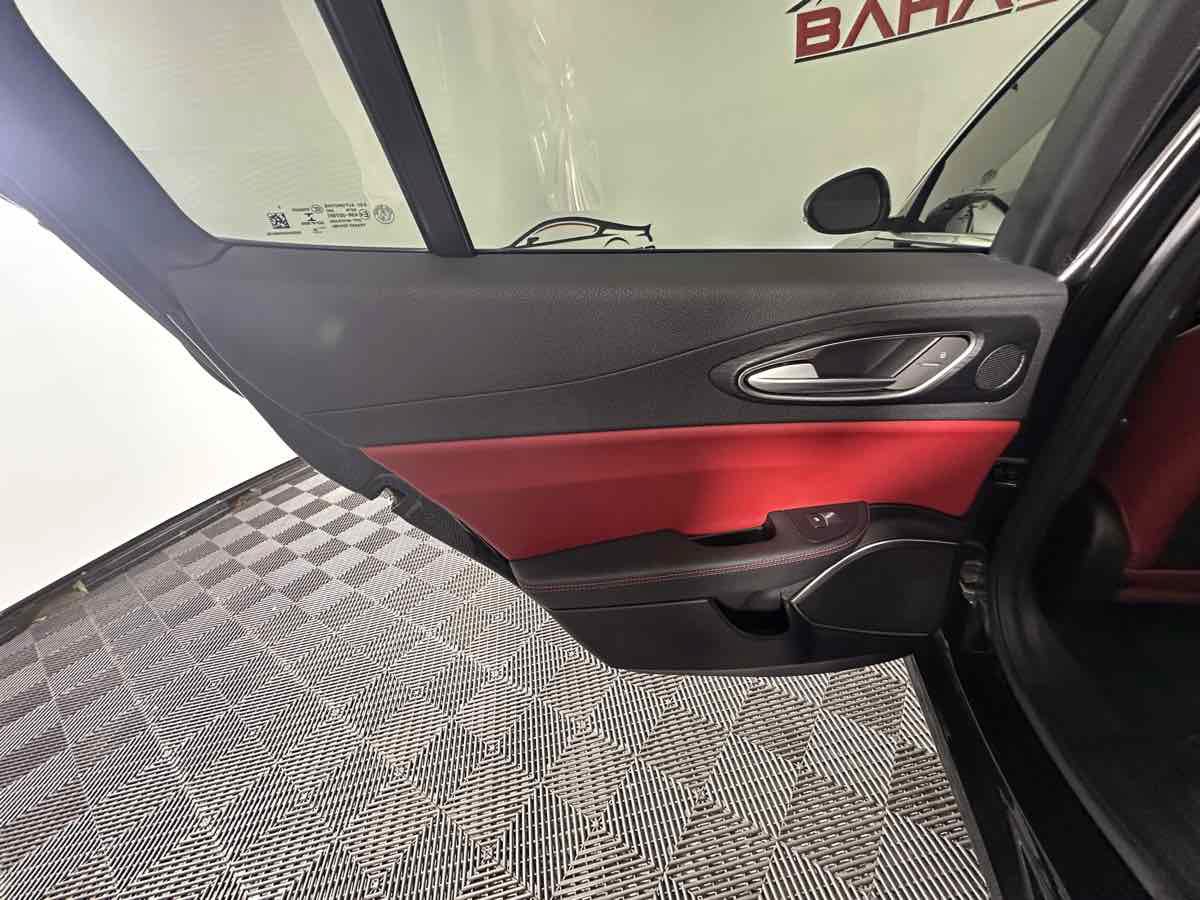 Used 2021 Alfa Romeo Giulia Sprint w/ Active Assist 1 Package RWD image 18