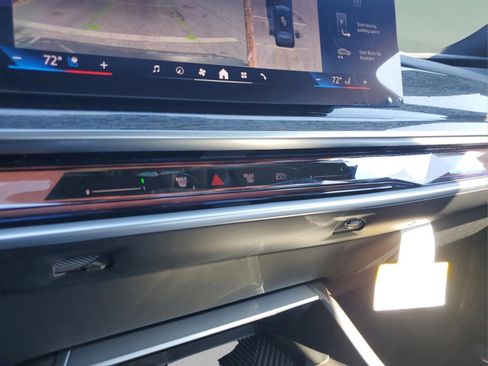 Used 2025 BMW 750e xDrive image 29