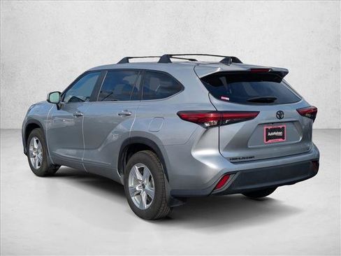 Used 2023 Toyota Highlander LE image 8