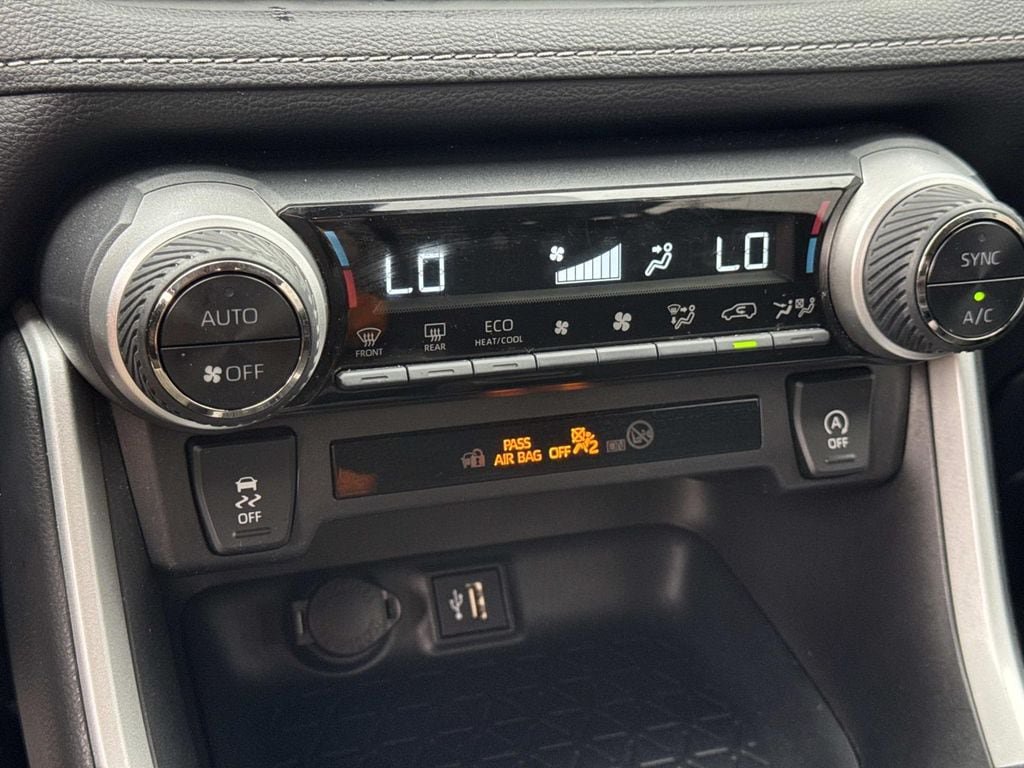 Used 2025 Toyota RAV4 XLE AWD/4WD image 35