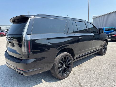 Used 2025 Cadillac Escalade ESV Sport Platinum w/ LPO, ONYX Package AWD/4WD image 6