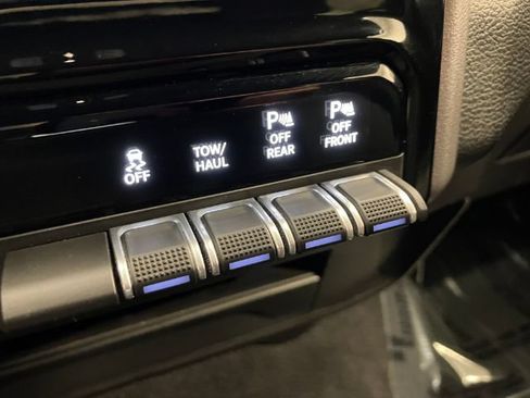 Used 2026 RAM 2500 Big Horn AWD/4WD image 36