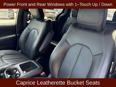 Used 2025 Chrysler Pacifica Select FWD image 14