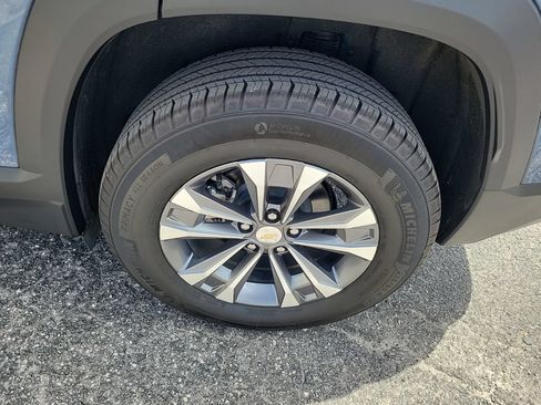 Used 2026 Chevrolet Equinox LT w/ Safety and Technology Package AWD/4WD image 9