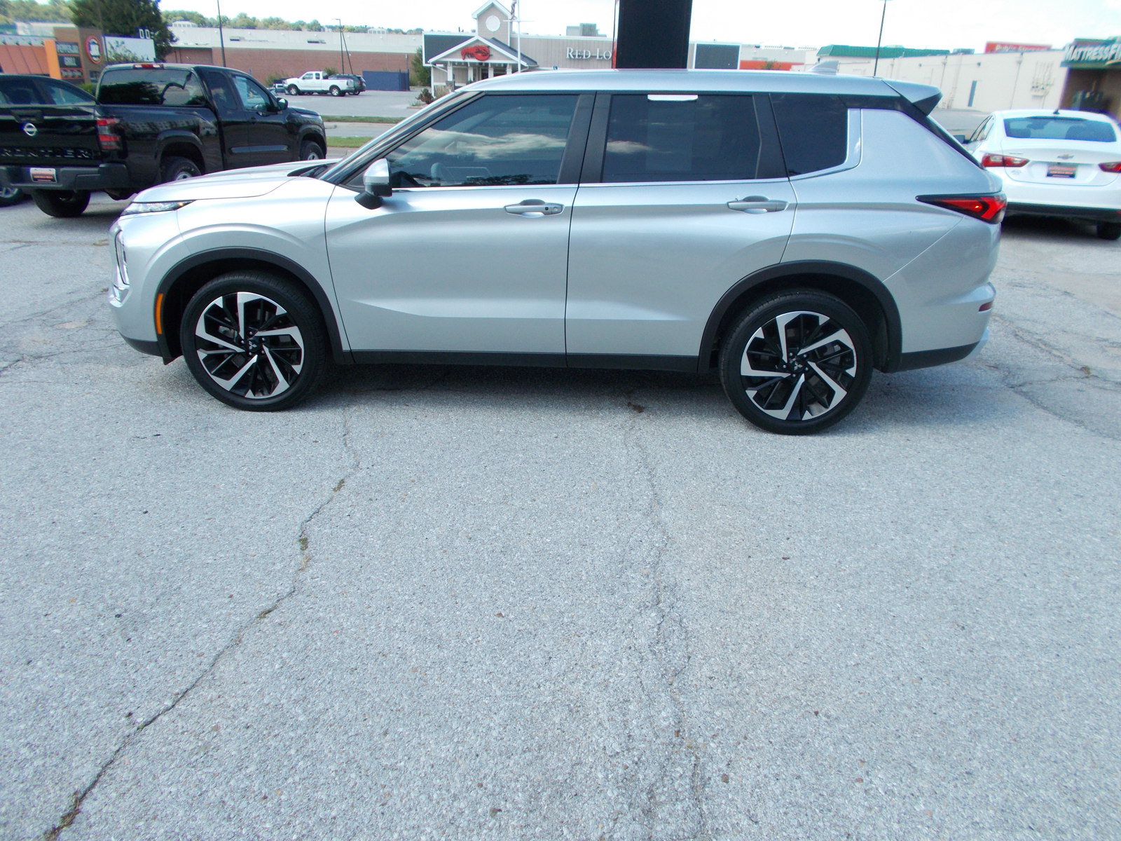 Used 2024 Mitsubishi Outlander SE FWD image 8