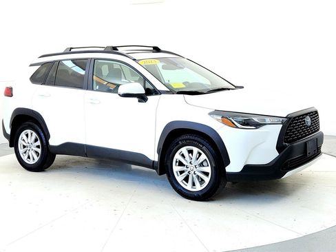 Certified 2023 Toyota Corolla Cross LE w/ Moonroof Package image 7