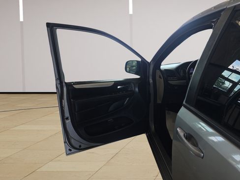 Used 2018 Dodge Grand Caravan GT FWD image 10