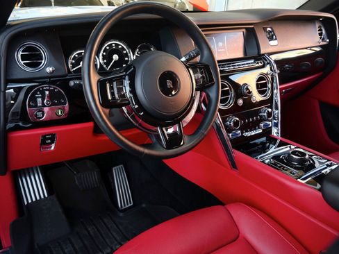 Used 2022 Rolls-Royce Cullinan w/ Cullinan Package image 22