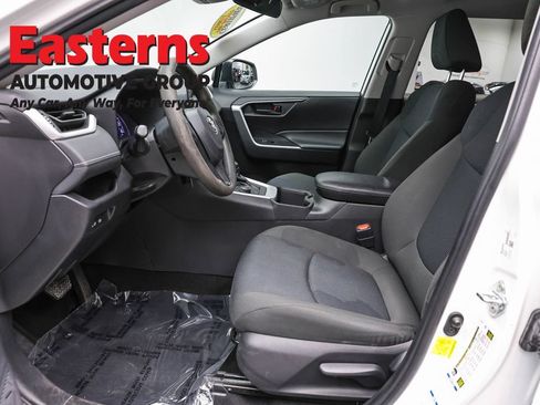 Used 2022 Toyota RAV4 LE AWD/4WD image 14