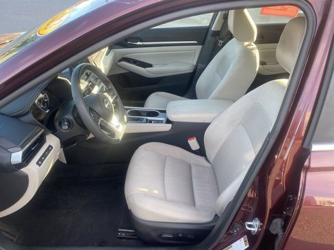 Used 2023 Nissan Altima 2.5 SV w/ SV Premium Package image 15