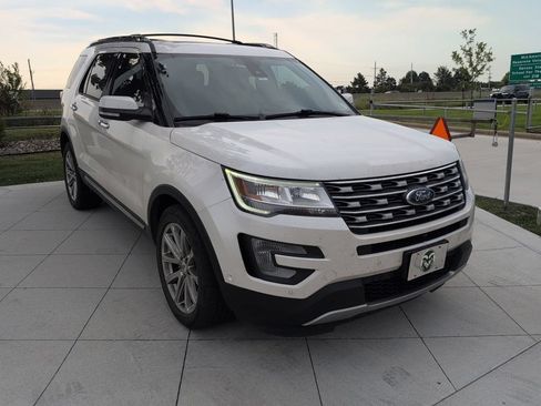 Used 2017 Ford Explorer Limited w/ Equipment Group 303A AWD/4WD image 2