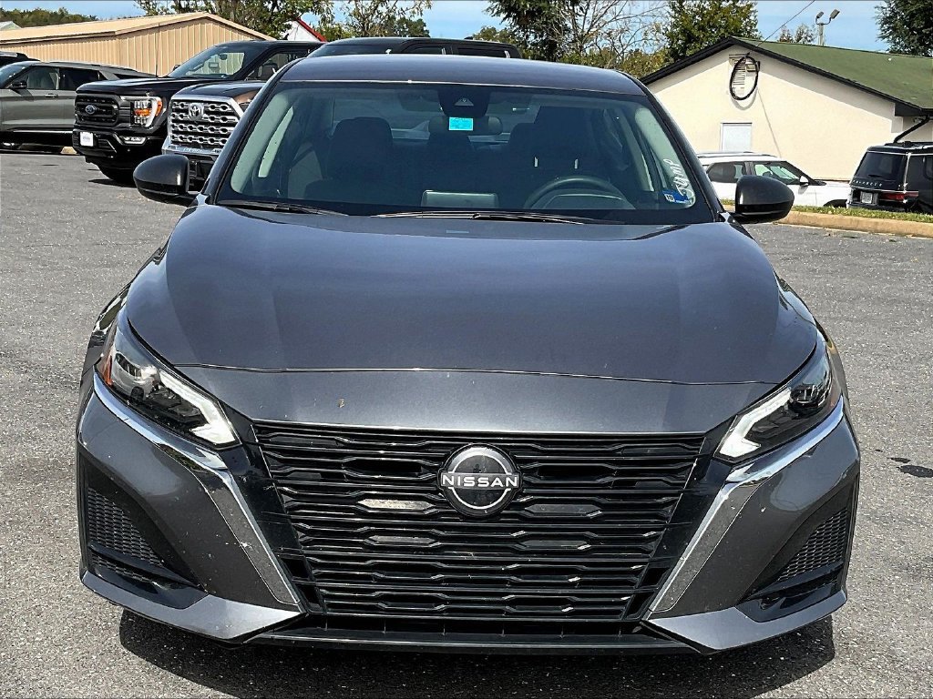 Used 2025 Nissan Altima 2.5 SV FWD image 11