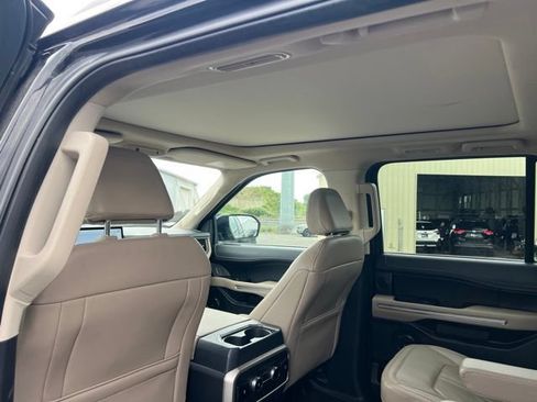 Used 2024 Ford Expedition Limited AWD/4WD image 9