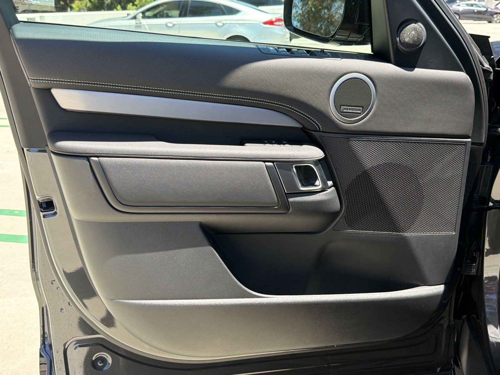 New 2026 Land Rover Discovery Limited Edition AWD/4WD image 14
