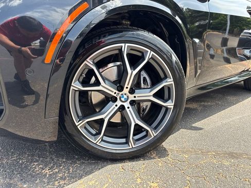Used 2024 BMW X5 sDrive40i w/ M Sport Package RWD image 2