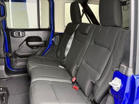 Used 2018 Jeep Wrangler Unlimited Sport S AWD/4WD image 16