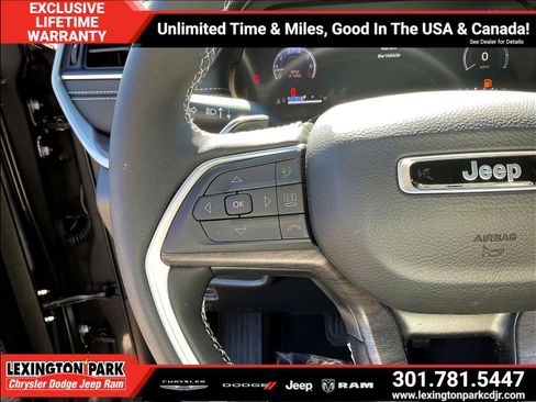 Used 2025 Jeep Grand Cherokee Limited AWD/4WD image 11