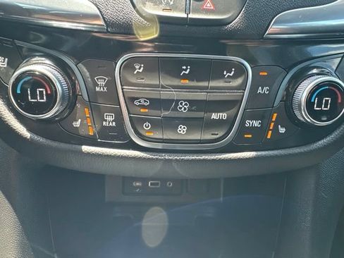 Used 2024 Chevrolet Equinox Premier AWD/4WD image 21