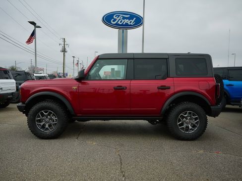 New 2025 Ford Bronco Badlands image 4