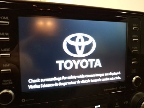 Used 2022 Toyota Highlander LE image 21