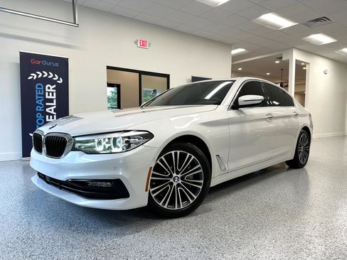Used 2018 BMW 530i w/ Premium Package image 2