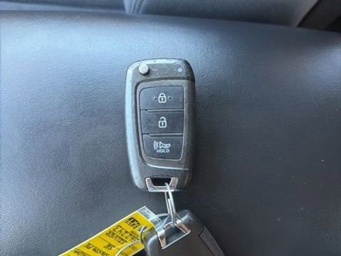 Used 2023 Hyundai Santa Fe SE AWD/4WD image 37