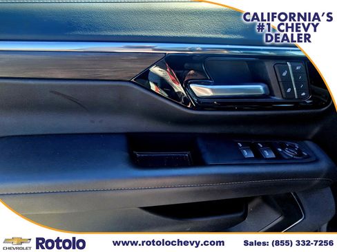 Used 2025 Chevrolet Suburban Z71 image 21