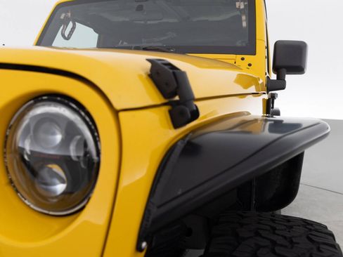Used 2008 Jeep Wrangler Unlimited Rubicon w/ Dual Top Group AWD/4WD image 12